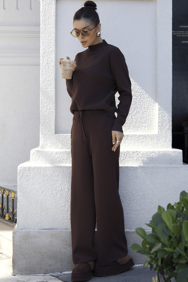 Ribbed Knit Matching Set in Dark Brown with Shearling Clogs Ribbed Knit Matching Set in Dark Brown with Shearling Clogs — Dressy Winter Outfits