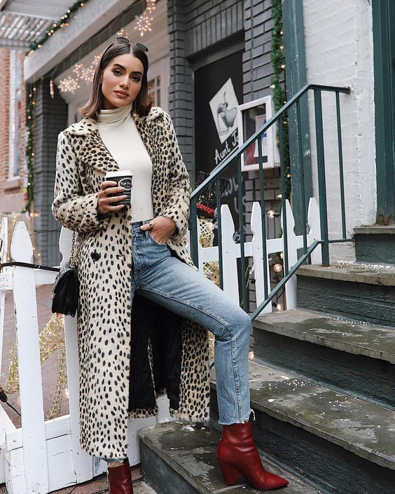 Long Leopard Coat with Jeans and Red Boots Long Leopard Coat with Jeans and Red Boots — Leopard Coat Outfits