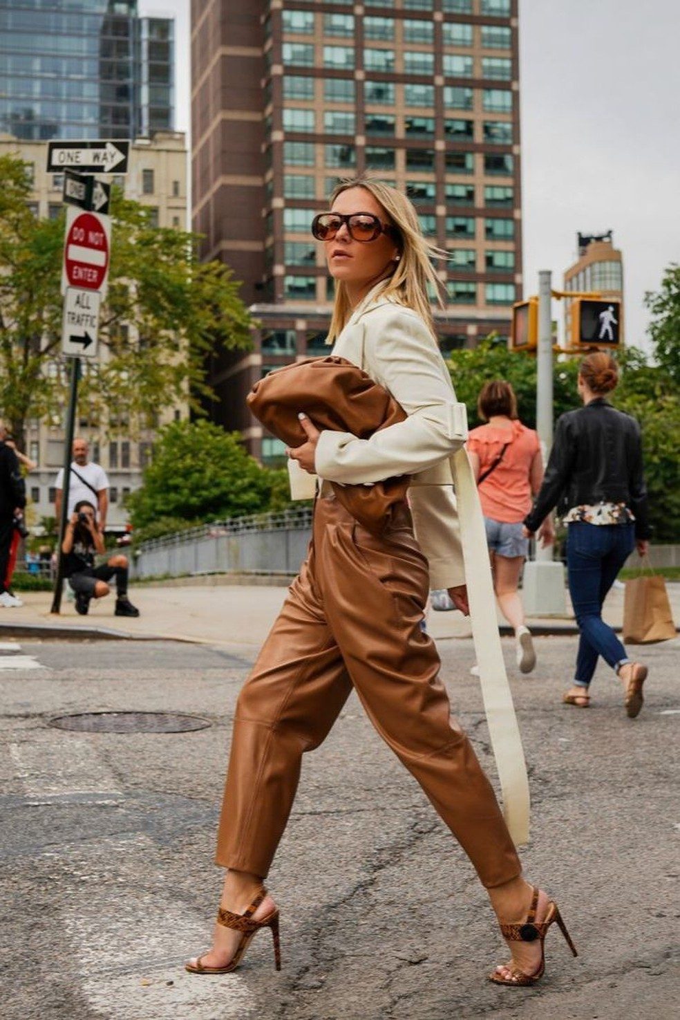 High-Waisted Brown Leather Trousers with Cream Blazer and Leopard Heels — Leather Pants Outfits