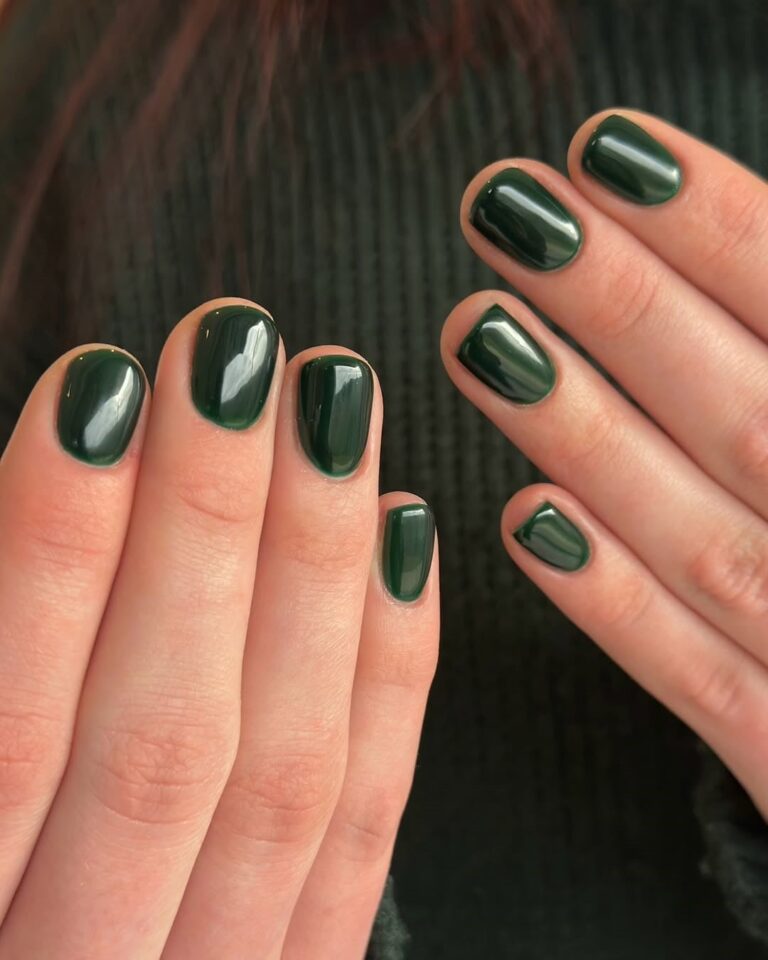 29 Short Winter Nails 2027: Cozy & Chic Looks