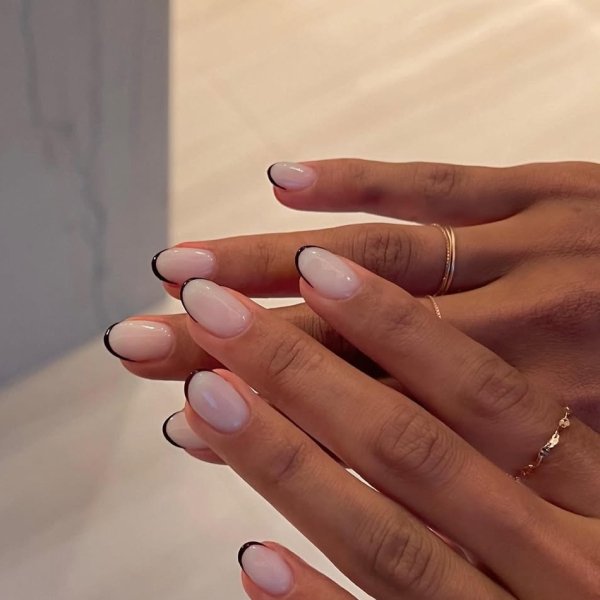 Short Oval Black French Tips Short Oval Black French Tips — Winter French Tip Nails
