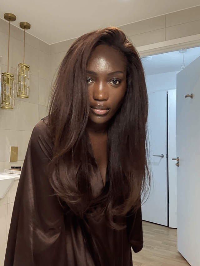 Mid-Back Wavy Hair With Subtle Layers Mid-Back Wavy Hair With Subtle Layers — Winter Haircuts for Black Women