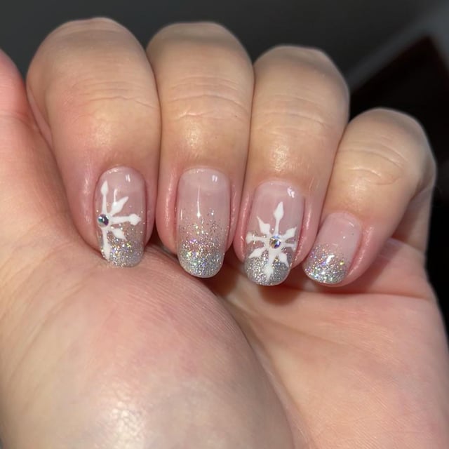 Short Square Glitter Gradient Snowflake Nails Short Square Glitter Gradient Snowflake Nails — Winter Nail Art