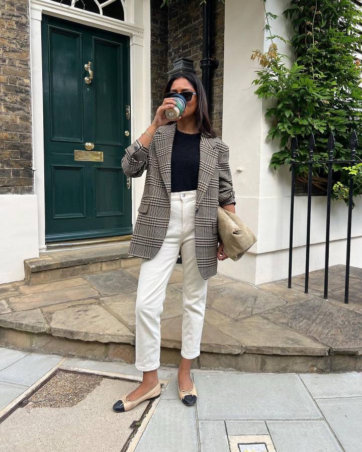 Plaid Blazer with Two-Tone Flats for a Smart Casual Vibe — Winter Business Casual Outfits