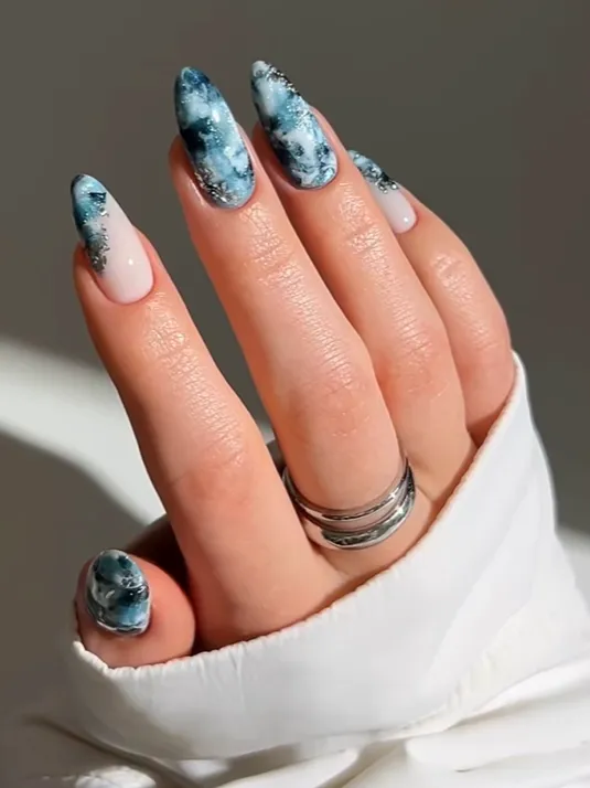 Glossy Glitter Blue White Marble Glitter Glossy Glitter Blue White Marble Glitter — Winter Marble Nails