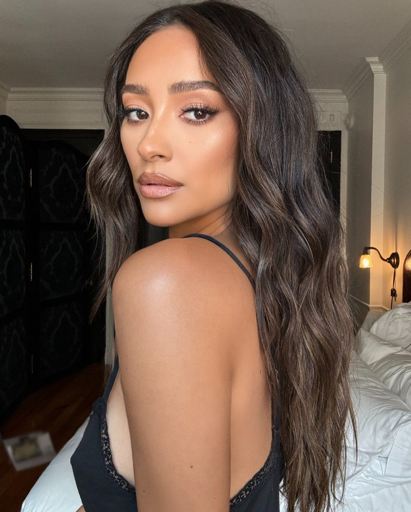 Collarbone Dark Brown With Subtle Auburn Highlights — Dark Chocolate Brown Hair