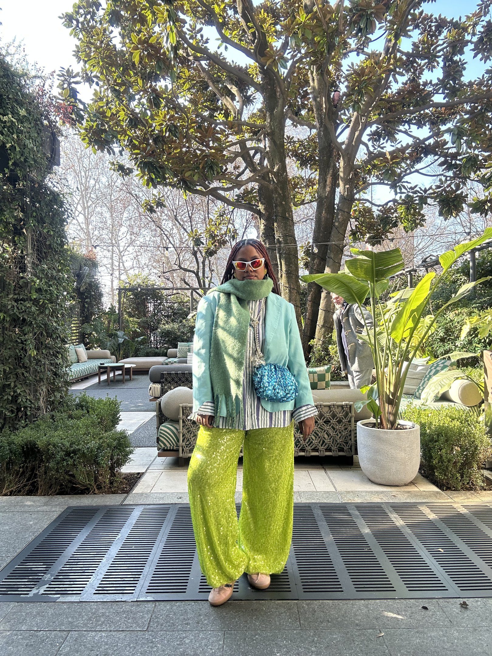 Crisp White Blouse with Navy Wide-Leg Trousers Crisp White Blouse with Navy Wide-Leg Trousers — Winter Dinner Outfits