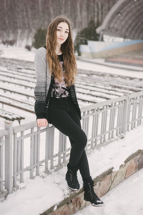 Gradient Knit Cardigan for a Relaxed Winter Vibe — Iceland Winter Outfits