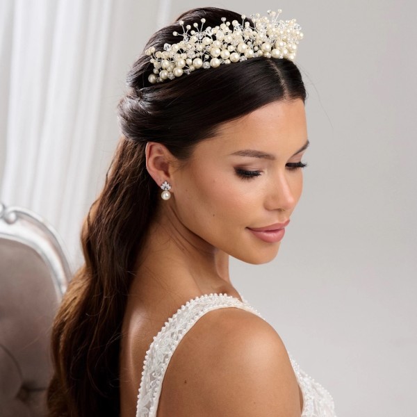 Sleek Dark Brown Coily Ponytail — Winter Wedding Hairstyles