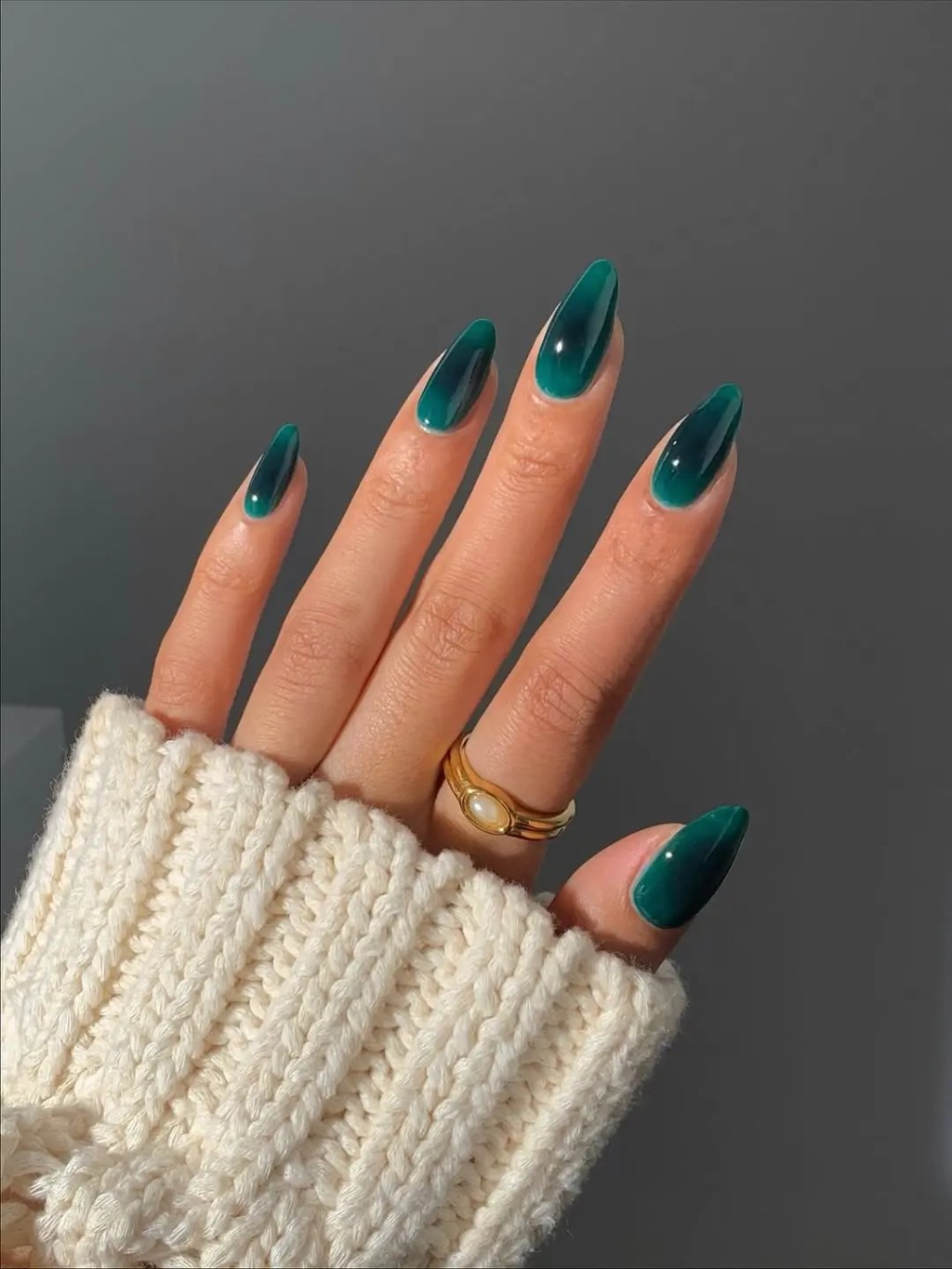 Deep Green Jelly Gradient Almond Nails Deep Green Jelly Gradient Almond Nails — Winter Almond Nails