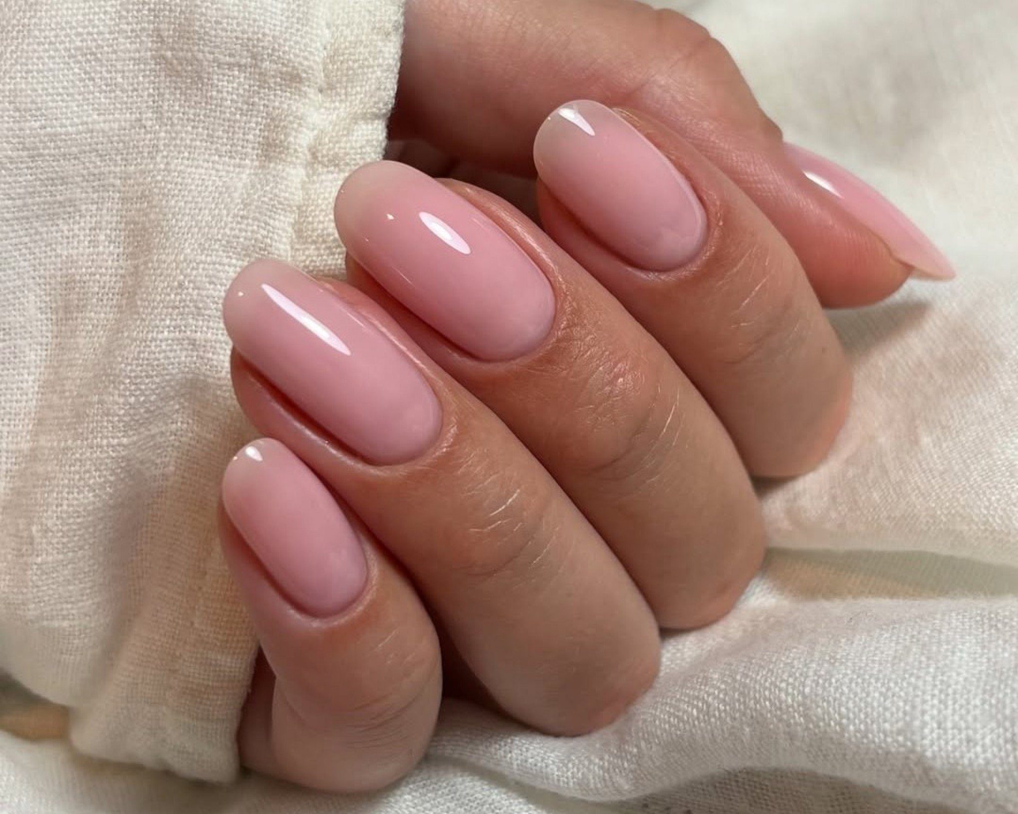 High Gloss Visual Idea — Winter Round Nails