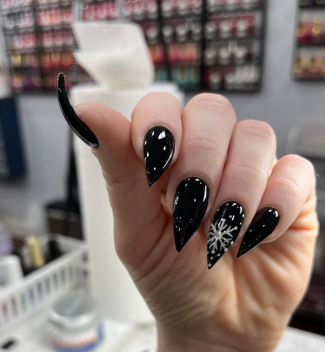 Glossy Black with White Snowflake Accents Glossy Black with White Snowflake Accents — Winter Acrylic Nails
