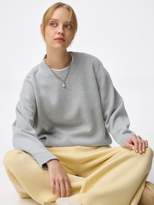 Grey Crewneck Sweater with Pale Yellow Pants and Shearling Boots — Oversized Sweater Outfits