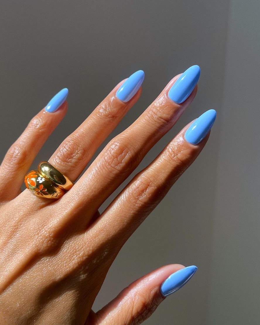 Soft Milky Grey-Blue Almond Nails — Winter Blue Nails