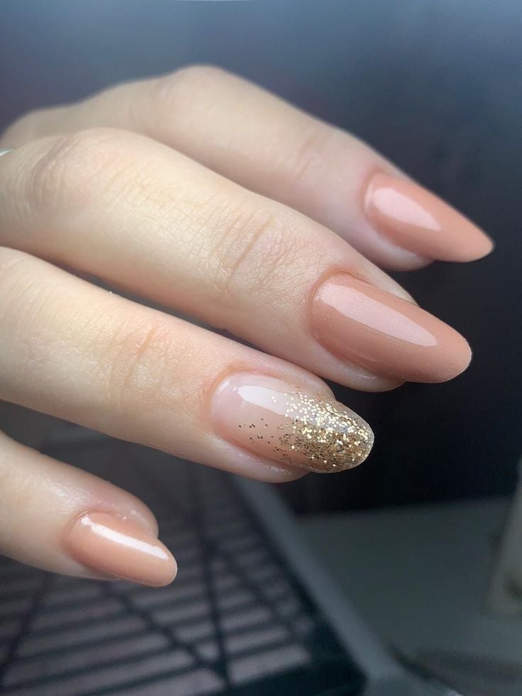 Glossy Glitter Visual Idea — Winter Gel Nails