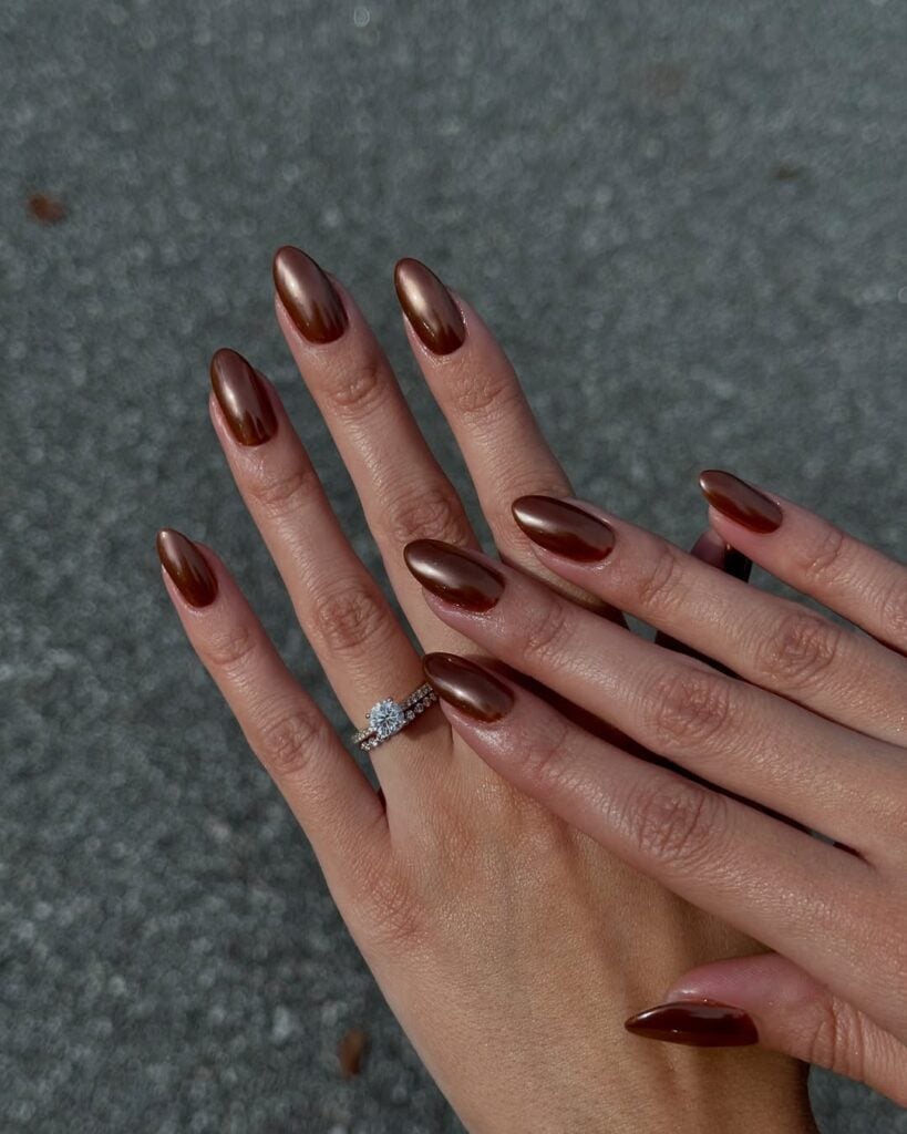 Metallic Bronze Chrome Oval Nails Metallic Bronze Chrome Oval Nails — Winter Oval Nails