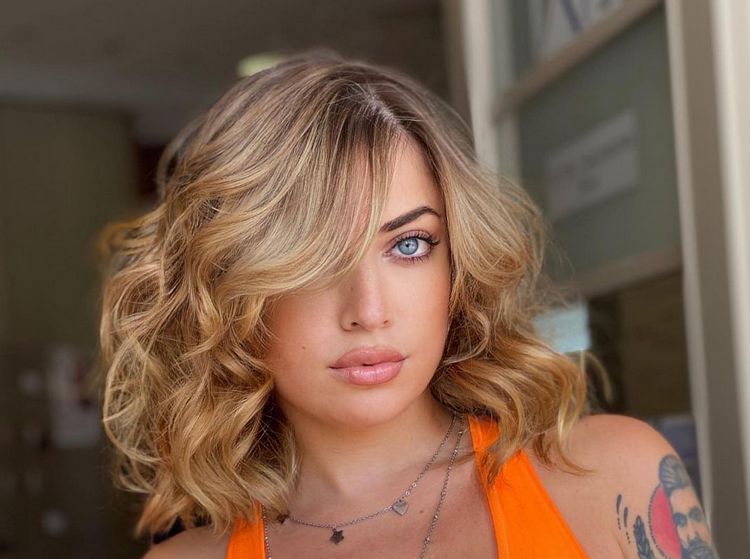 Angled Bob With Honey Blonde Balayage — Winter Haircuts for Round Faces