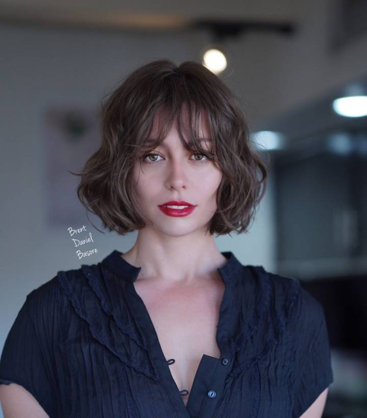 Visual Idea — The Parting Is On The Side Visual Idea — The Parting Is On The Side — Winter Haircuts for Wavy Hair