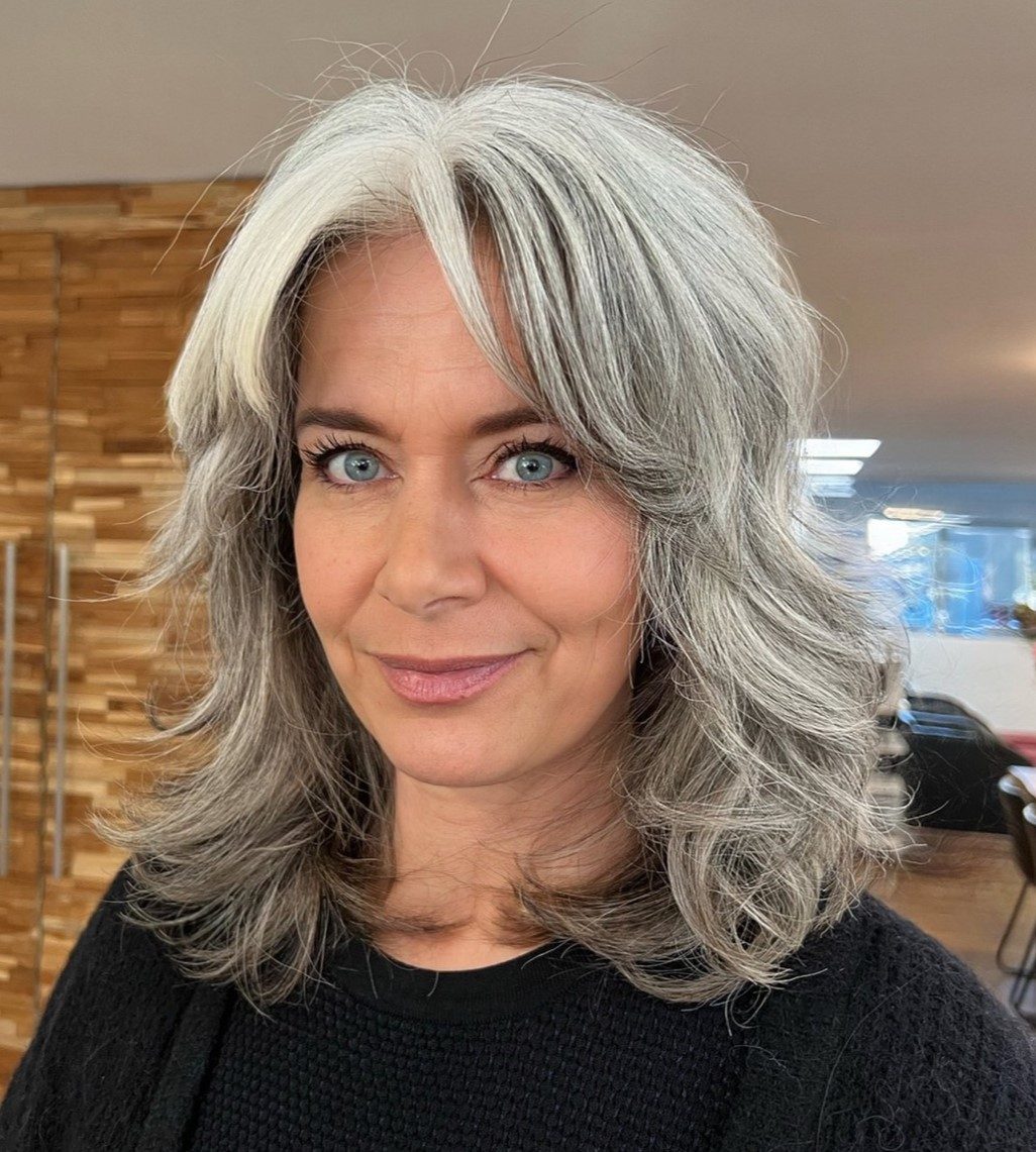 Collarbone Lob With Face-Framing Bangs Collarbone Lob With Face-Framing Bangs — Winter Haircuts for Gray Hair