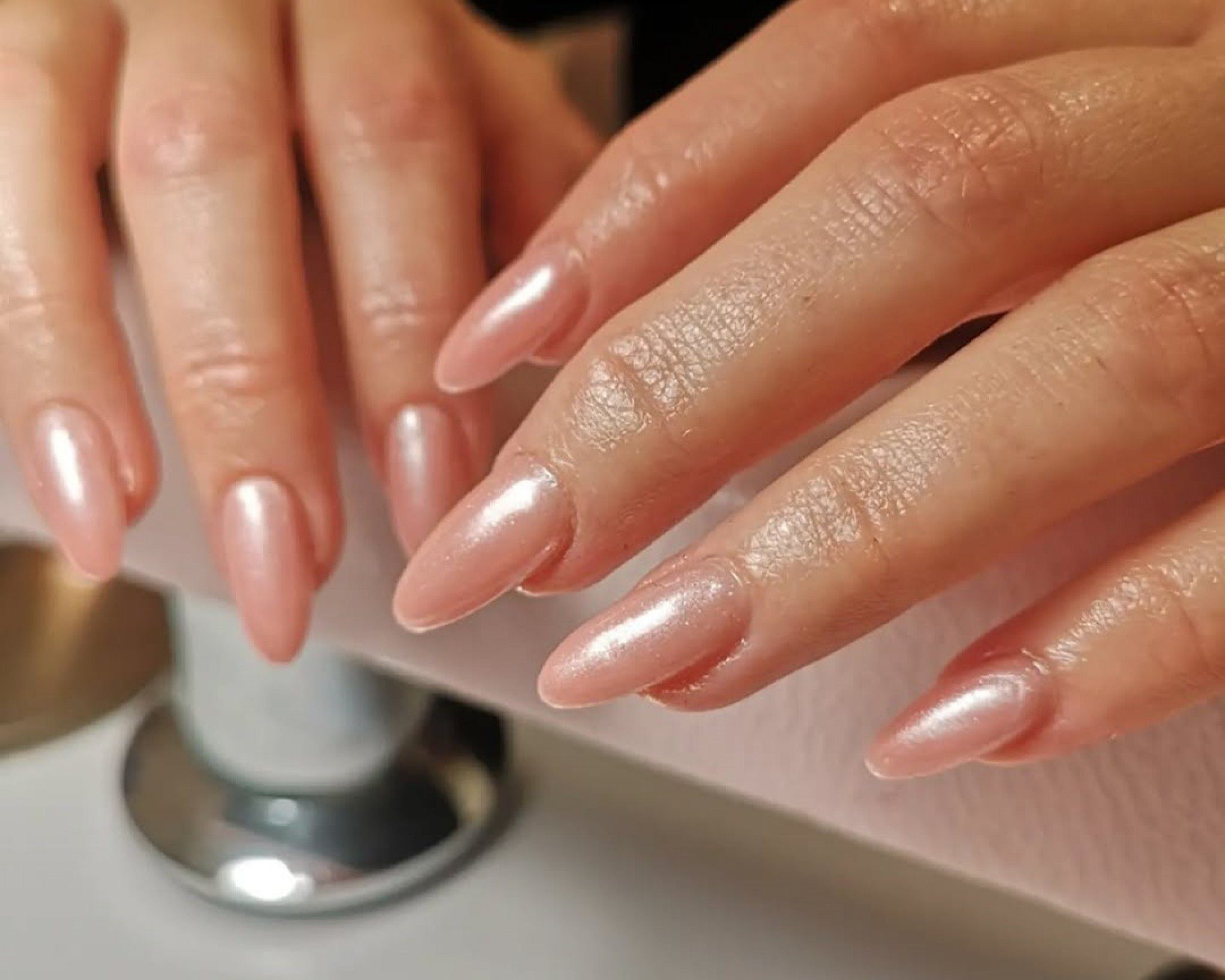 Luminous Pearlescent Shimmer Almond Nails Luminous Pearlescent Shimmer Almond Nails — Winter Almond Nails