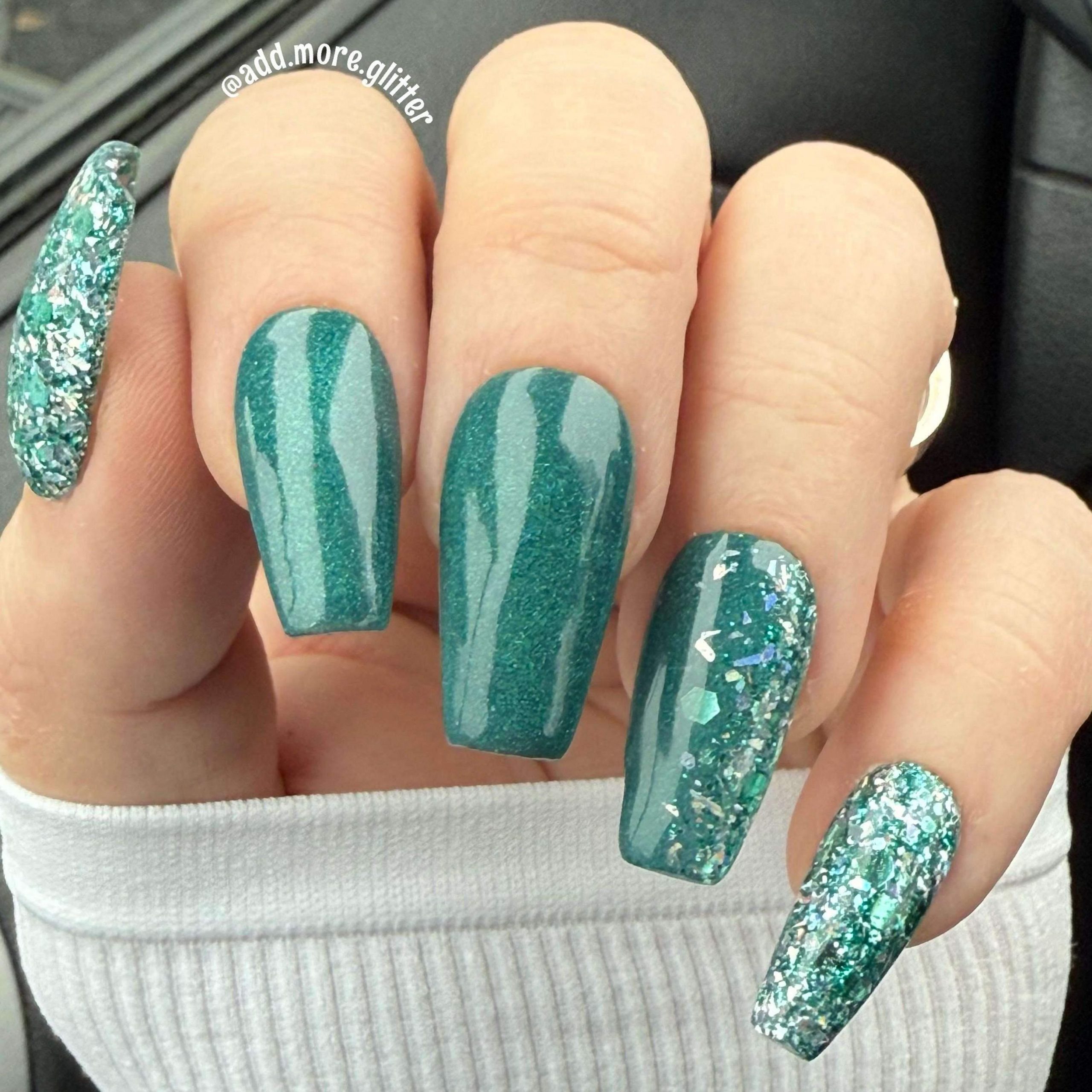 Shimmer Glitter Visual Idea Shimmer Glitter Visual Idea — Winter Coffin Nails