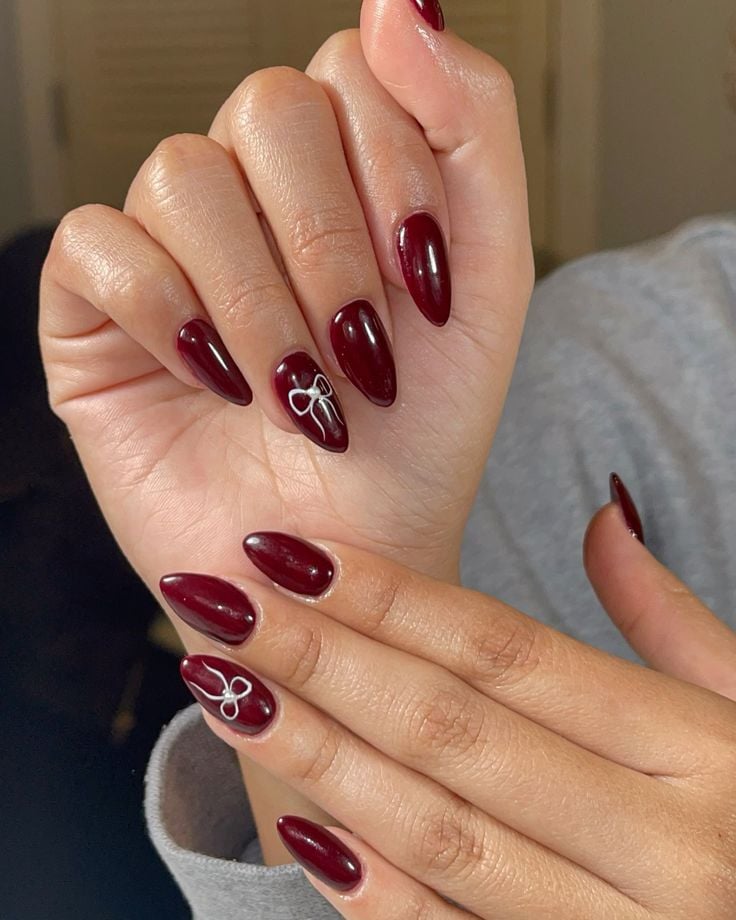 Deep Burgundy Nails with White Bow Art Deep Burgundy Nails with White Bow Art — Winter Red Nails