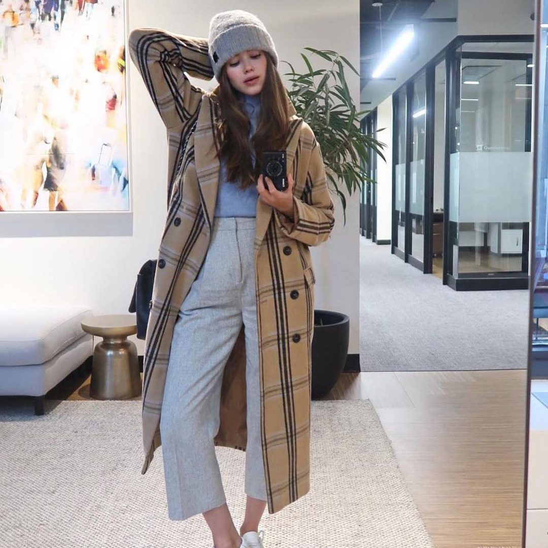Streetwear Edge with a Black Beanie and Leather Jacket — Beanie Outfits
