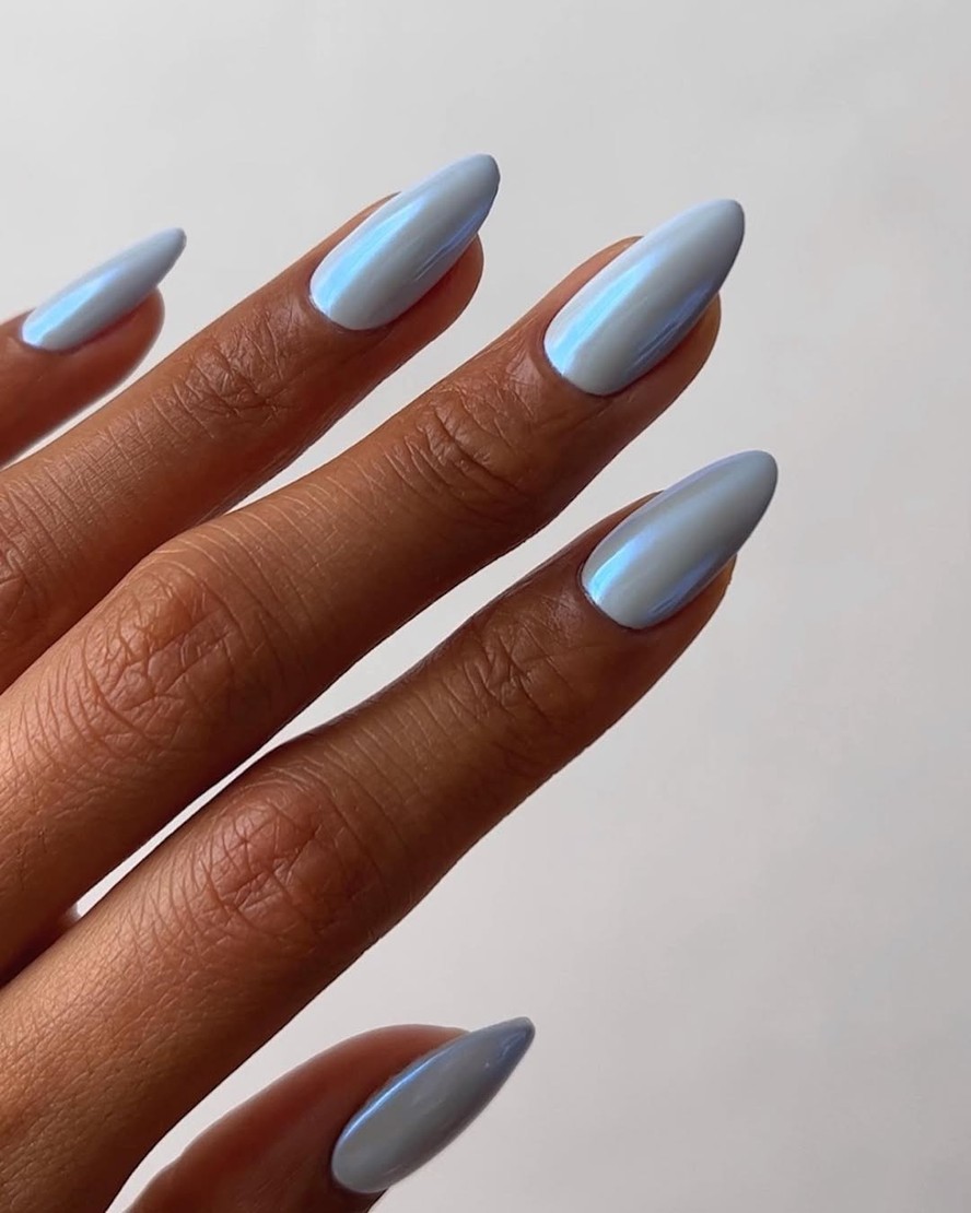 Iridescent Pearlescent Blue Chrome Nails Iridescent Pearlescent Blue Chrome Nails — Winter Nail Colors for Women Over 40