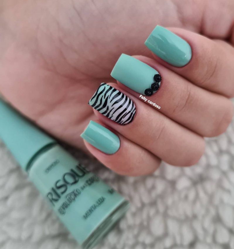 Visual Idea Visual Idea — Winter Green Nails