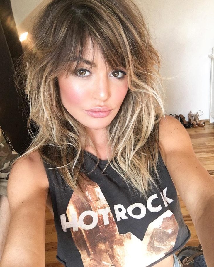 The Textured Collarbone Shag — Winter Hairstyles for Round Faces