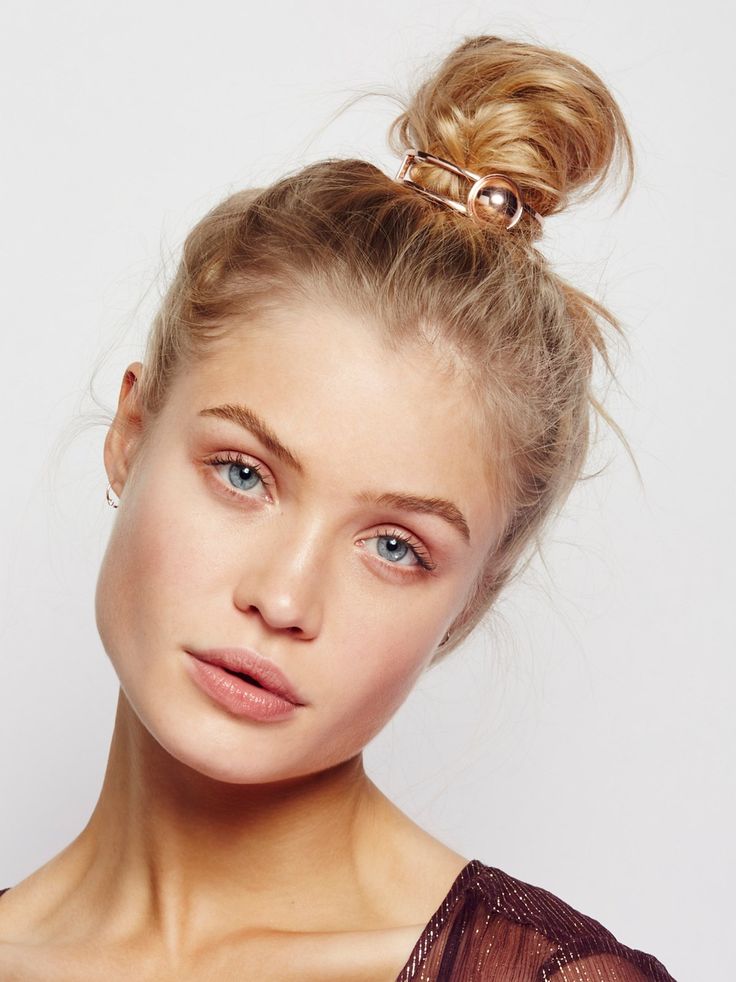 Wavy Bob With Sparkling Pins — Cute Winter Hairstyles