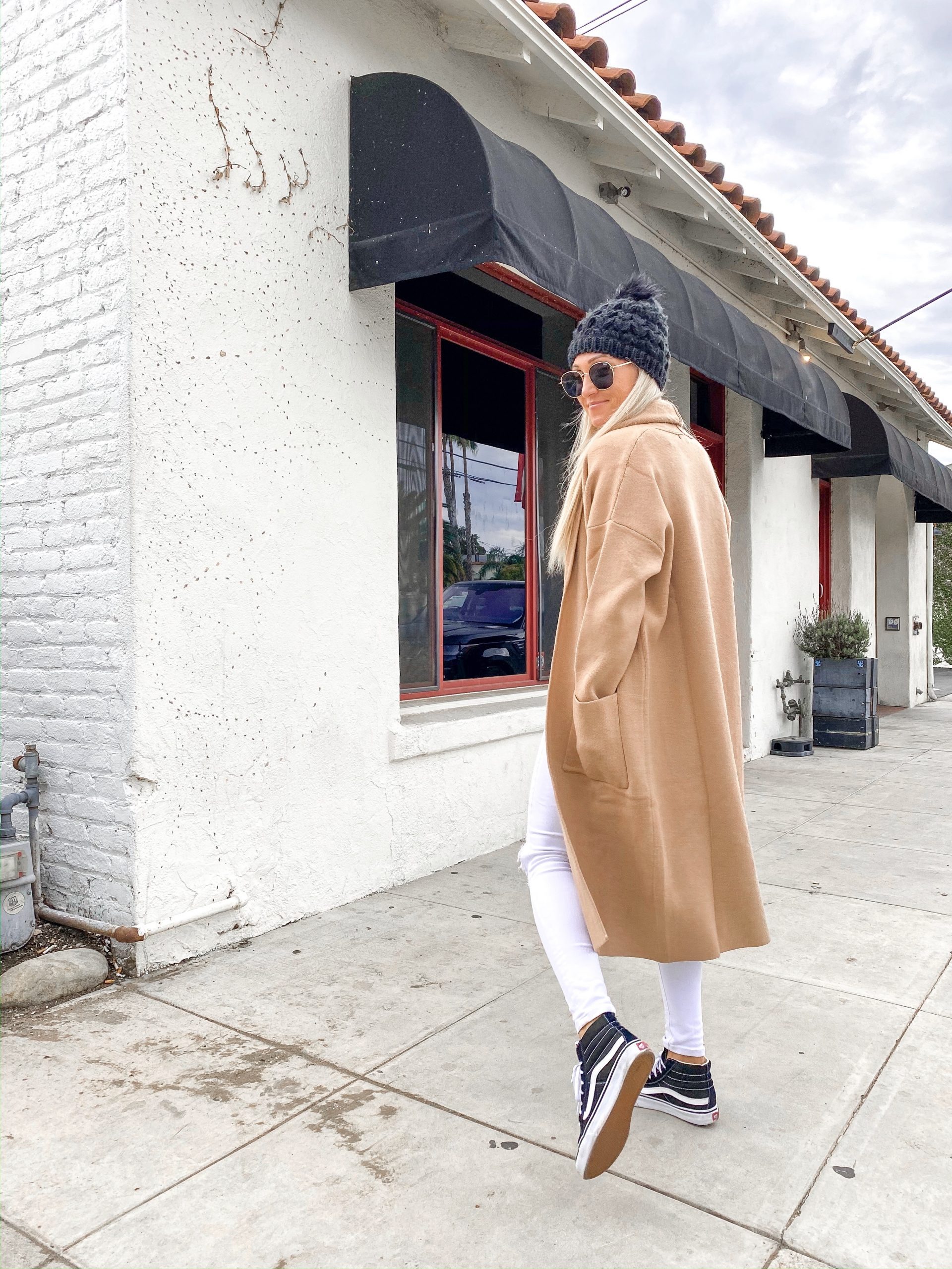 Casual Streetwear: Camel Coat with White Pants and Sneakers — Camel Coat Outfits