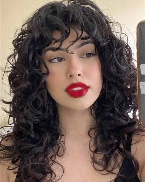 Collarbone Lob With Face-Framing Layers — Winter Haircuts for Curly Hair