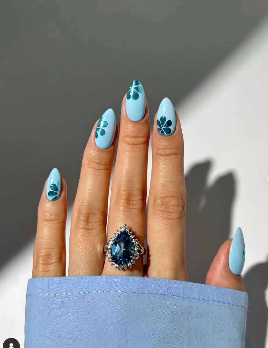 Clover Motif On Accent Nails Visual Idea Clover Motif On Accent Nails Visual Idea — Icy Blue Nails