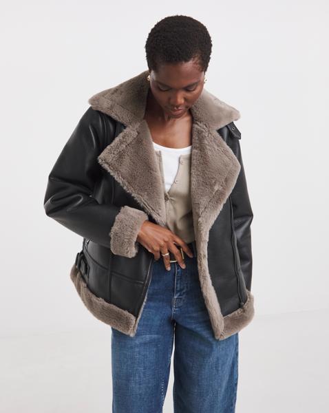 Aviator Shearling Jacket Meets Casual Denim — Shearling Coat Outfits