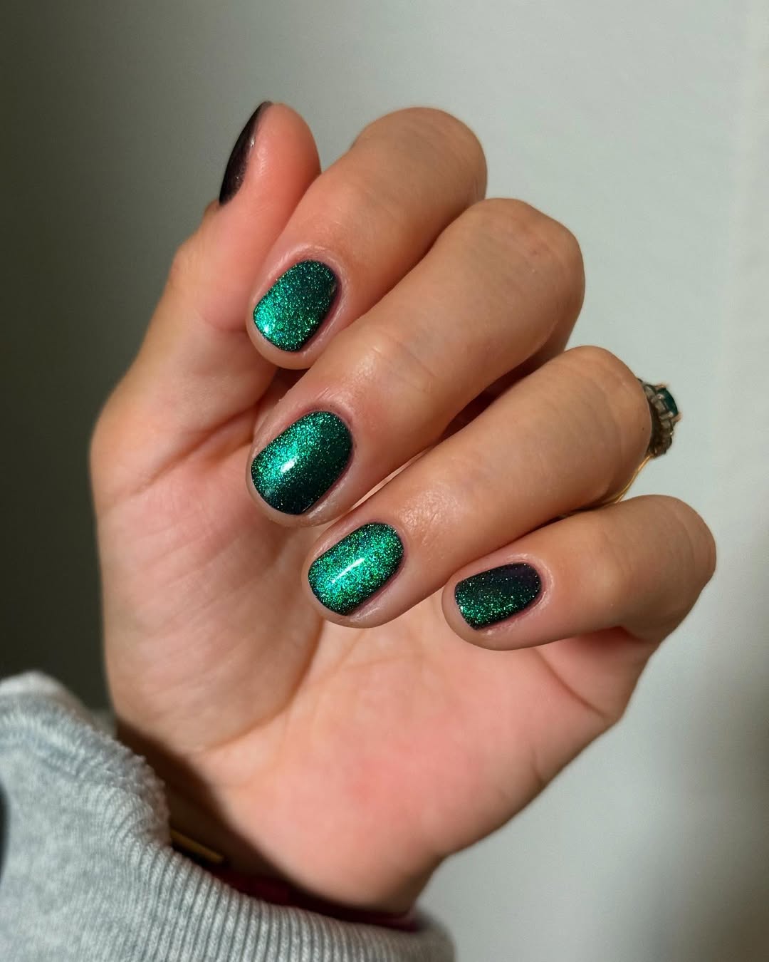 Shimmer Visual Idea — Emerald Green Nails