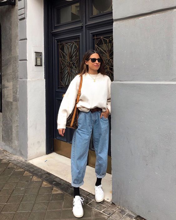 Baggy Jeans with an Oversized Sweater for Effortless Winter Style — Winter Outfits with Jeans