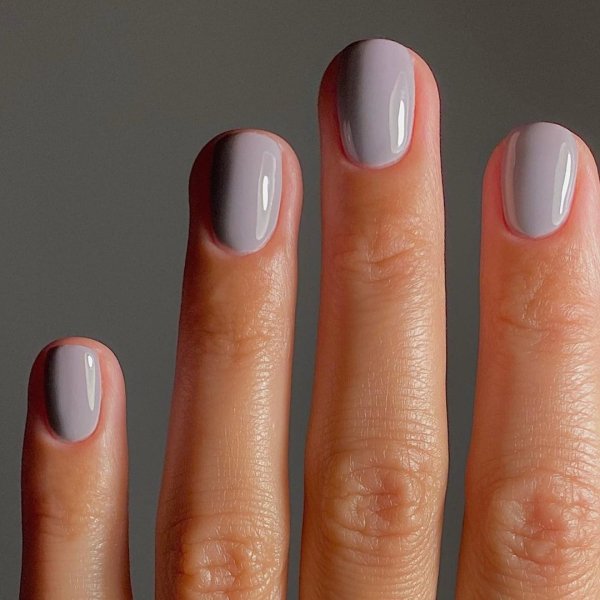 Uniform Glossy Light Gray Rounds — Winter Gray Nails