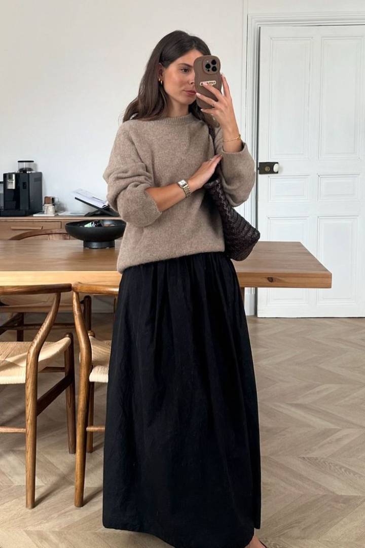 Flowing Black Maxi Skirt with Oversized Knit Sweater — Winter Skirt Outfits