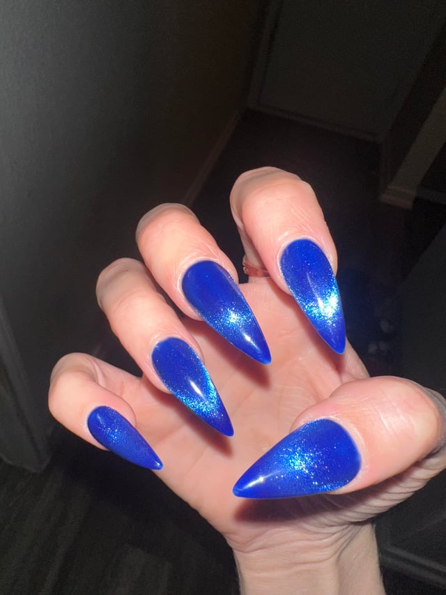 Electric Blue Stiletto Cat Eye Electric Blue Stiletto Cat Eye — Winter Cat Eye Nails