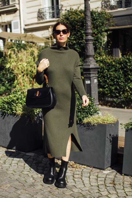 Knit Midi Dress: Smart Casual with Black Chunky Boots Knit Midi Dress: Smart Casual with Black Chunky Boots — Chelsea Boots Outfits