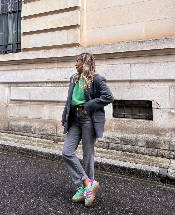 Oversized Blazer with Jeans and Platform Sneakers — Winter Outfits with Sneakers