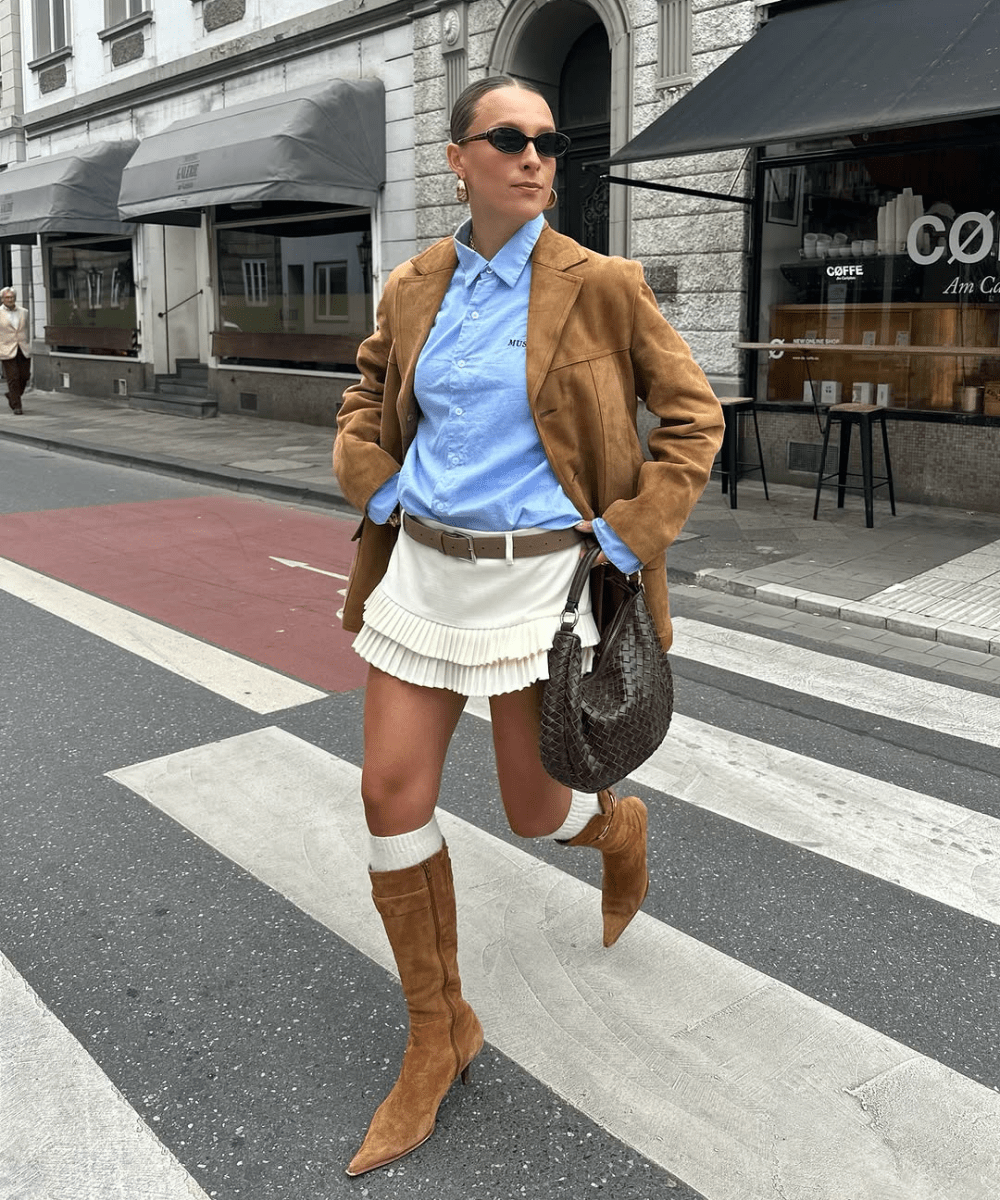 Preppy Casual: Suede Blazer, Mini Skirt, and Brown Suede Boots Preppy Casual: Suede Blazer, Mini Skirt, and Brown Suede Boots — Brown Boots Outfits
