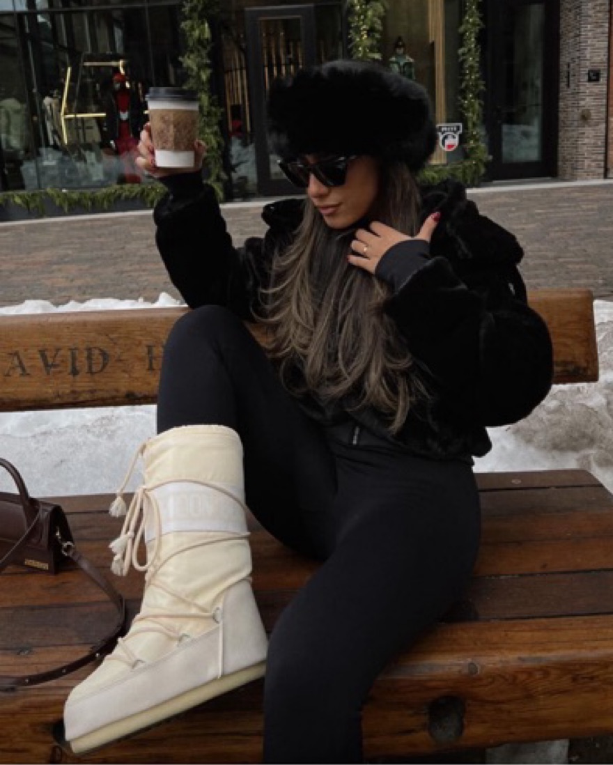Cream Colored Tall Lace-Up Boots Outfit Idea Cream Colored Tall Lace-Up Boots Outfit Idea — Moon Boots Outfits