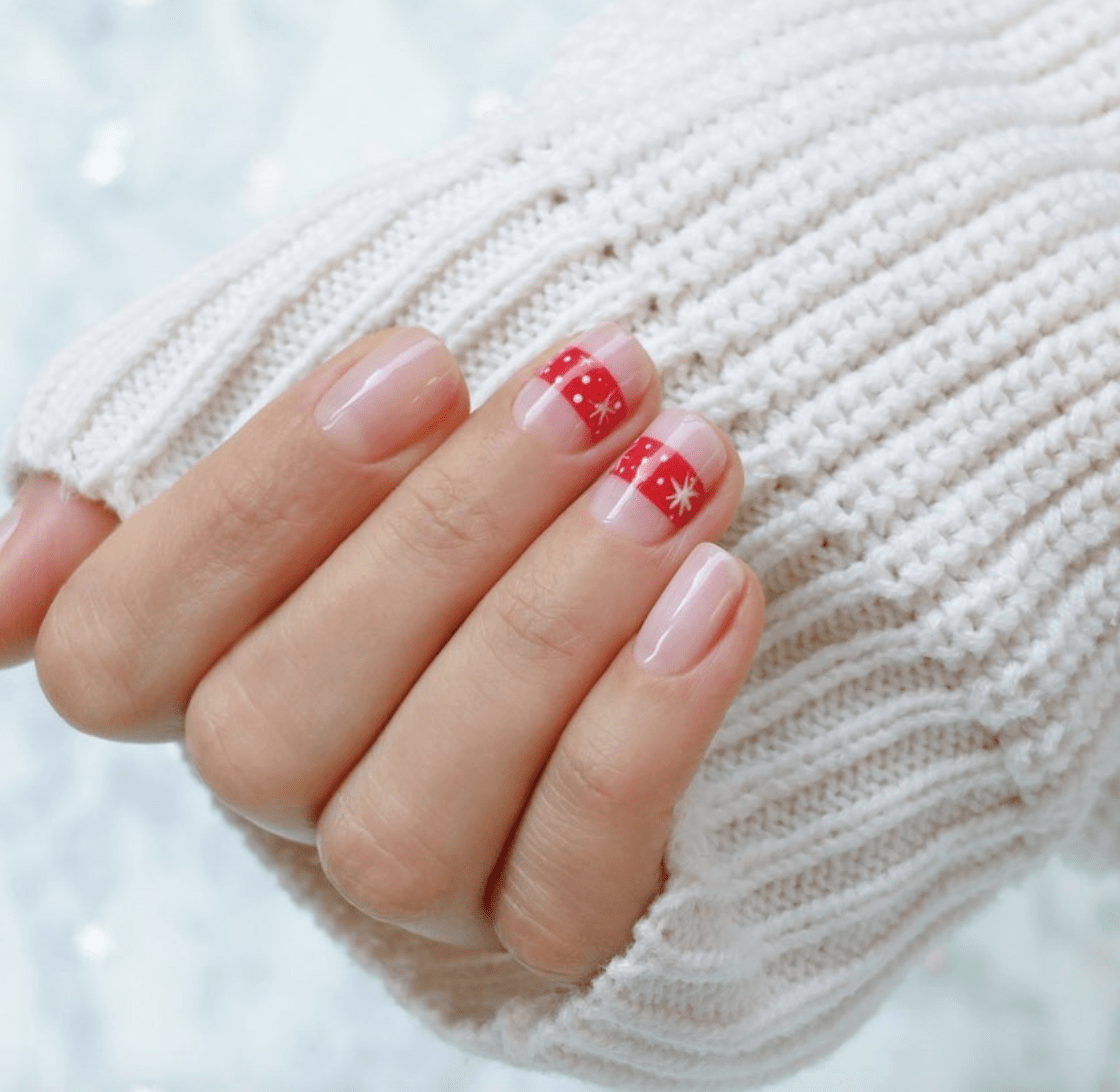 Contrasting Winter Blue and Nude Gradient Nails Contrasting Winter Blue and Nude Gradient Nails — Winter Nail Art