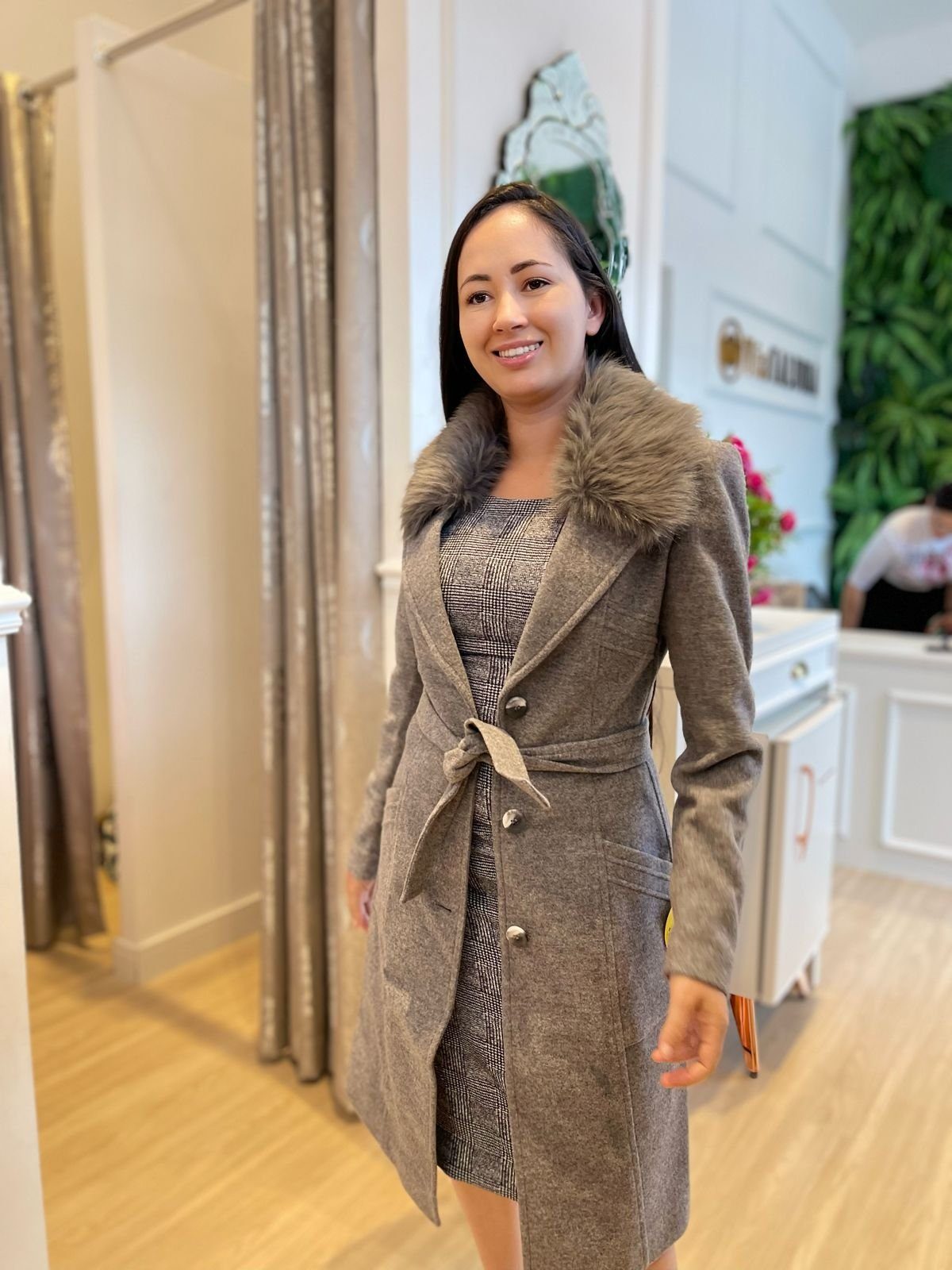 Long Grey Wool Coat with Faux Fur Collar Long Grey Wool Coat with Faux Fur Collar — Wool Coat Outfits