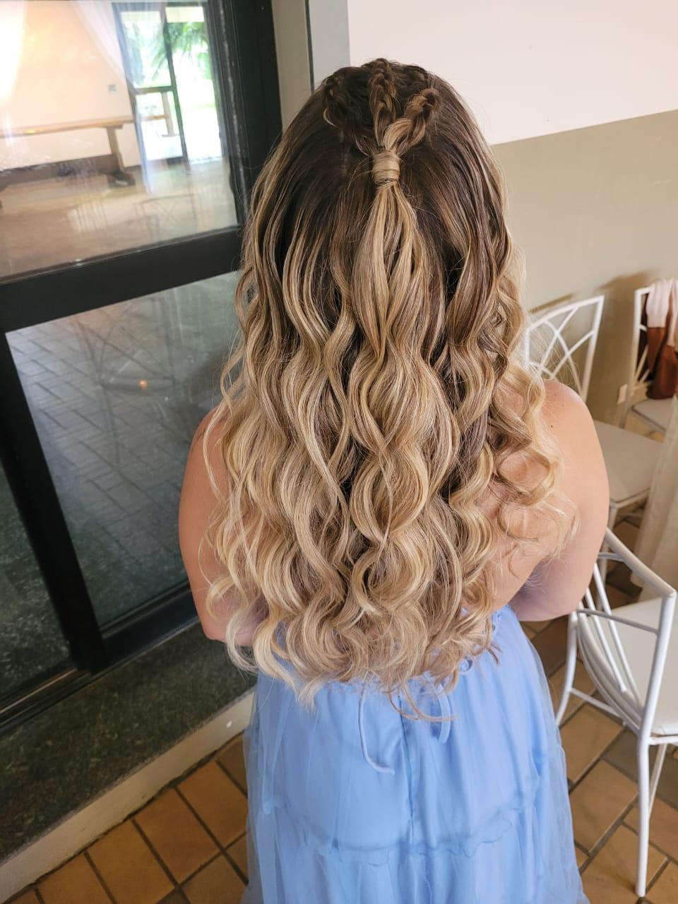 Loose Voluminous Waves on Blonde Hair — Winter Wedding Guest Hairstyles