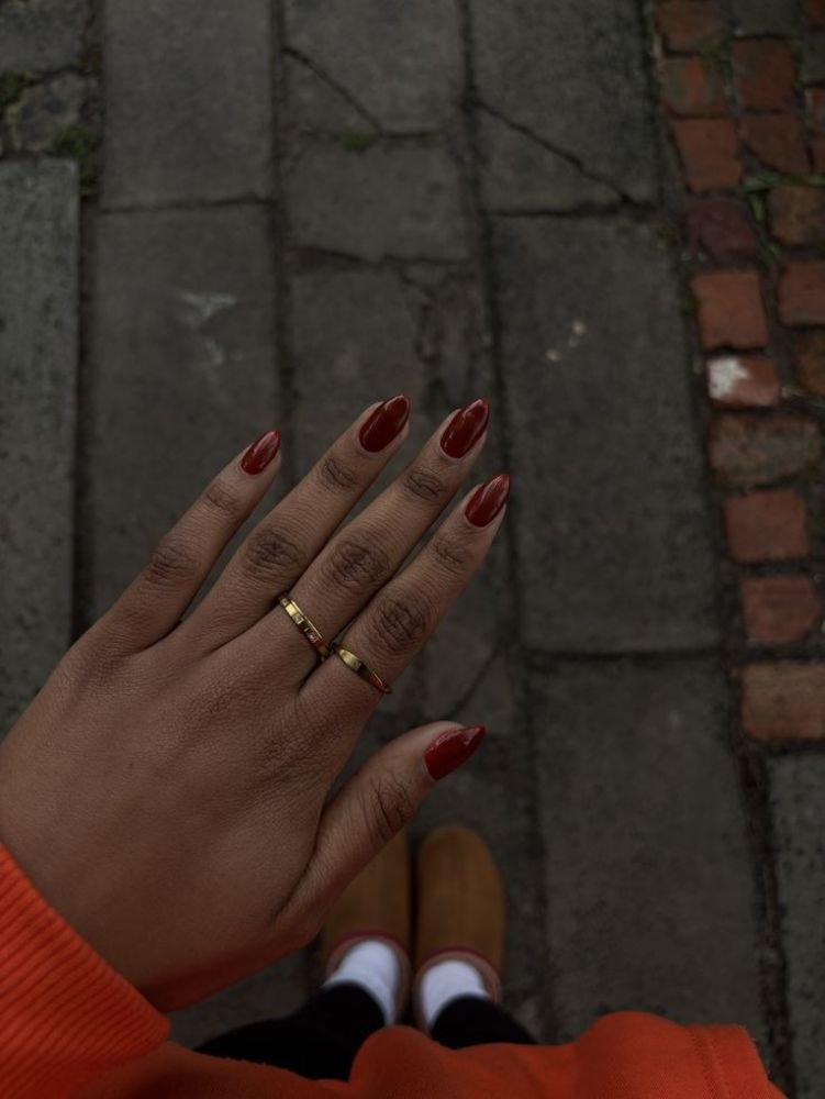 Deep Glossy Red Stiletto Nails Deep Glossy Red Stiletto Nails — Short Winter Nails