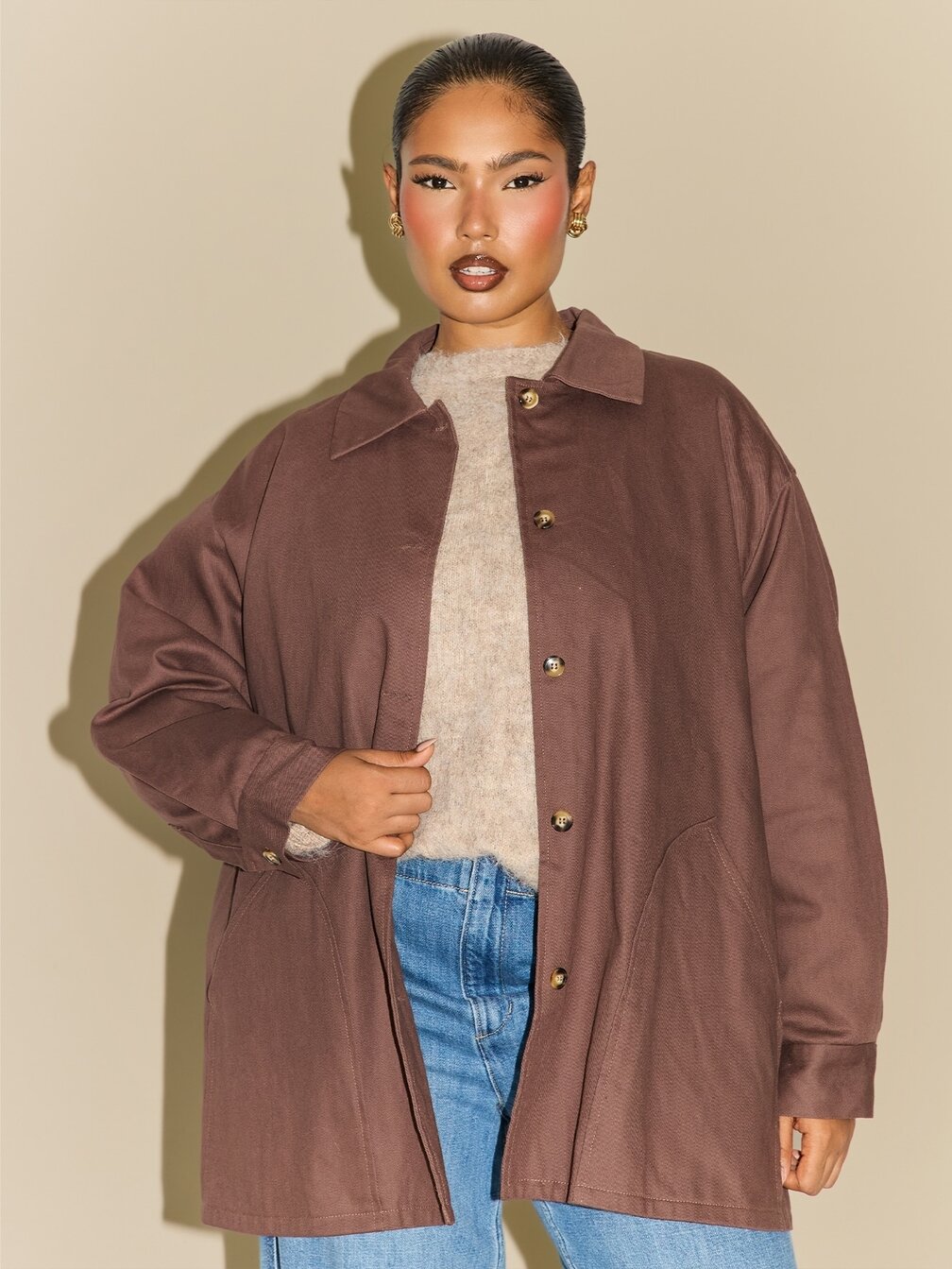 Oversized Twill Jacket and Knit Sweater for Relaxed Winter Style Oversized Twill Jacket and Knit Sweater for Relaxed Winter Style — Winter Outfits for Curvy Women