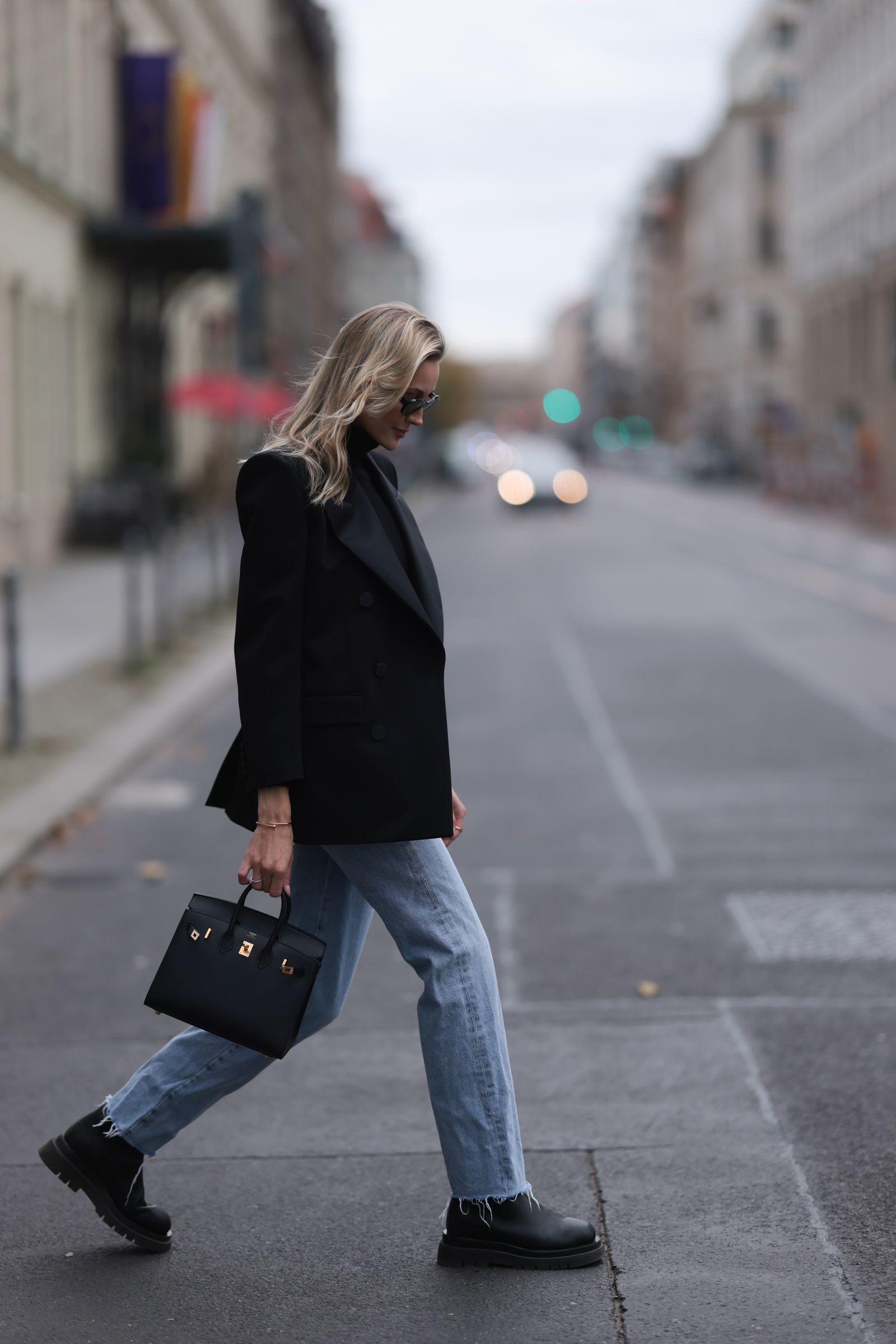 Structured Blazer: City Chic with Black Chelsea Boots Structured Blazer: City Chic with Black Chelsea Boots — Chelsea Boots Outfits